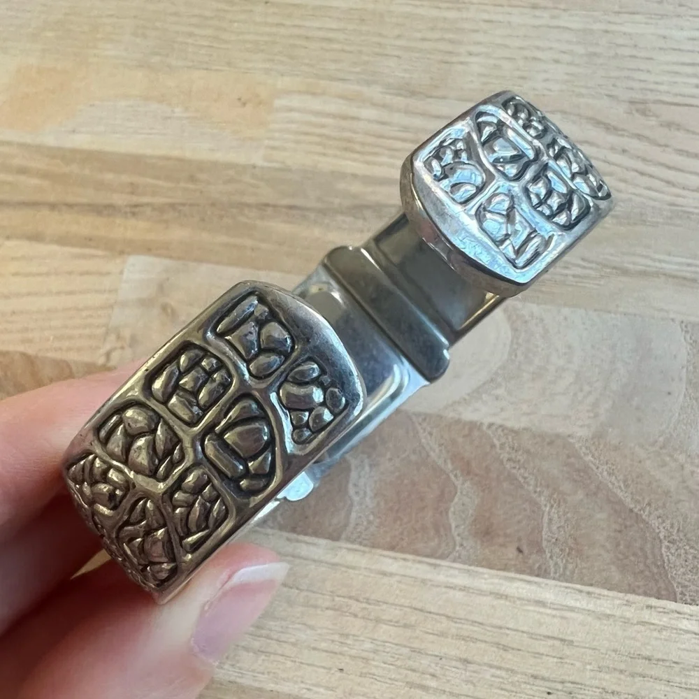 Ladies silver tone cuff bracelet fashion watch NEW BATTERY